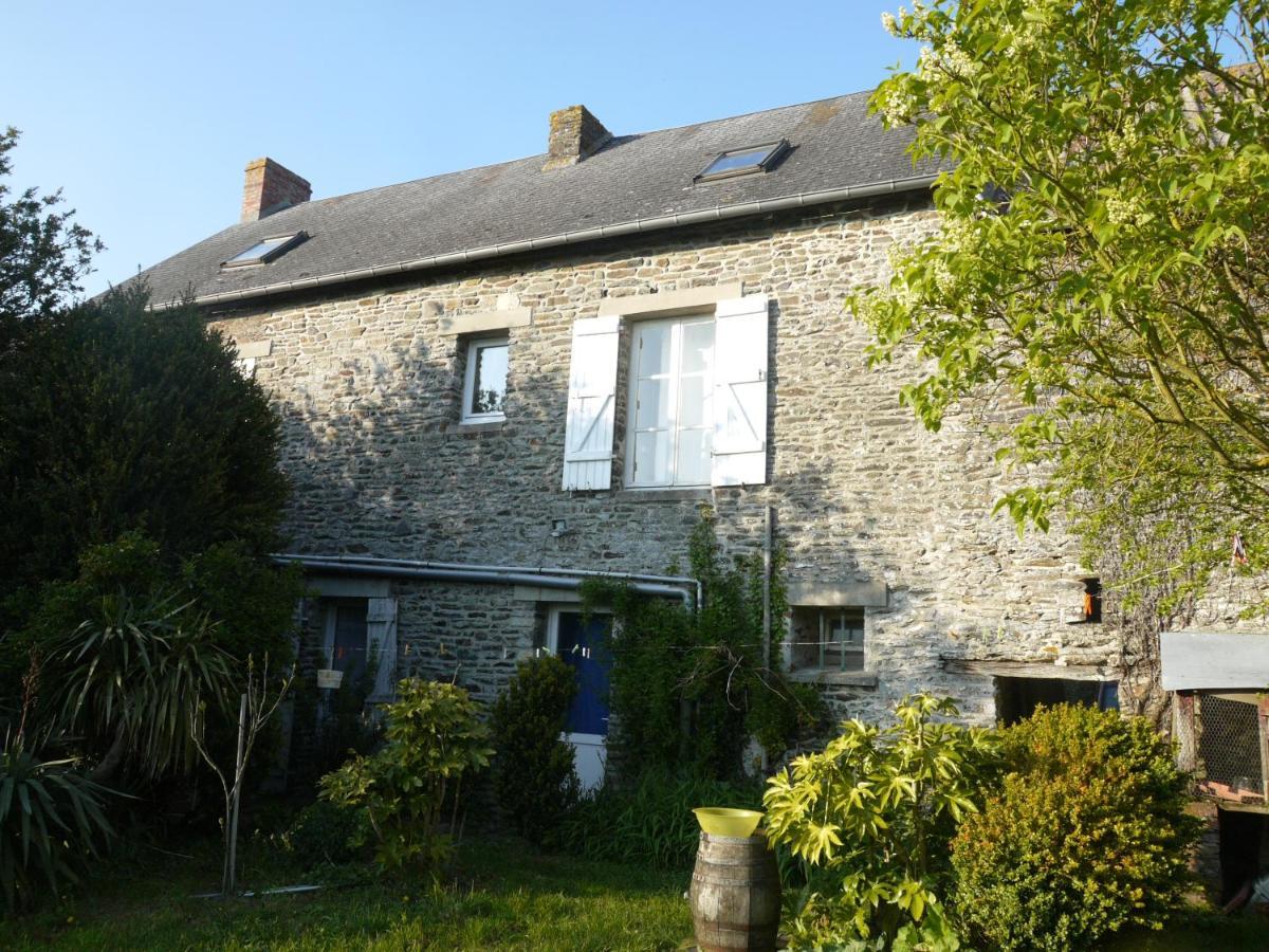 Bed and Breakfast Les Miquelots Pont-d'Ouilly Esterno foto